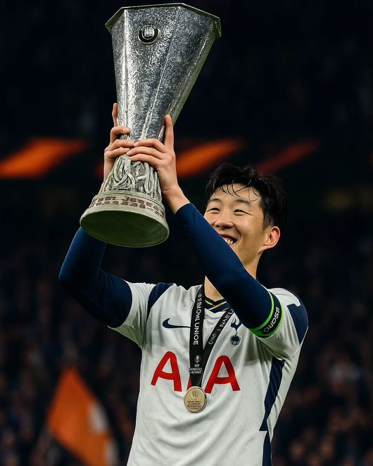 [UEL 결승] ‘손흥민이 드디어 우승했습니다!’ 토트넘, 자책골 행운으로 맨유 1-0 제압...유로파리그 정상 등극!
