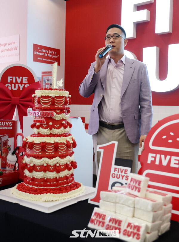 한화 김동선, 1000억 햄버거 브랜드 접는다더니... '로봇 무인카페' 브랜... - 뉴스 썸네일 이미지