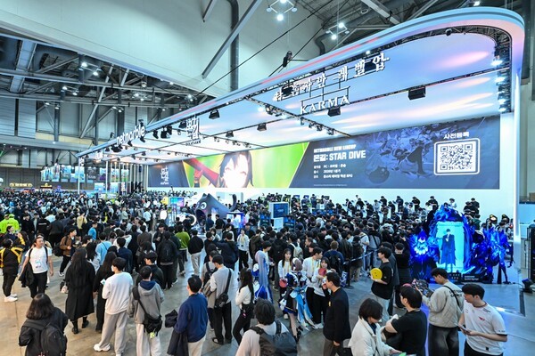 Hoje (13) até 16, a Netmarble participa do 'G-Star 2025' em Busan, apresentando ▲Evilbane ▲Solo Leveling: Karma ▲The Seven Deadly Sins_Origin ▲Monsters: STAR DIVE ▲SOL: enchant (SOL_enchant) totalizando 5 grandes lançamentos. (▲Visão do estande da Netmarble no G-Star 2025). /Foto=Netmarble