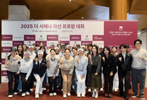 지난 22일 더 시에나 그룹이 주최한 ‘2025 더 시에나 자선 프로암 대회’가 더 시에나 벨루토 컨트리클럽에서 성황리에 개최했다.(▲유현주(앞줄 왼쪽에서 세 번째부터), 유소연, 박인비, 김지현2, 김하늘, 최나연(맨앞 오른쪽에서 두번째)) /사진=더 시에나 그룹