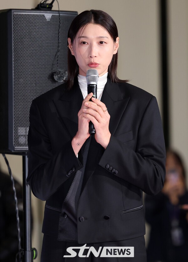 '배구 황제' 김연경 또 일냈다!...백상 접수하고 팬 향해 강스파이크 - 뉴스 썸네일 이미지