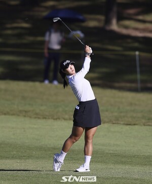 세컨드샷 날리는 김민별